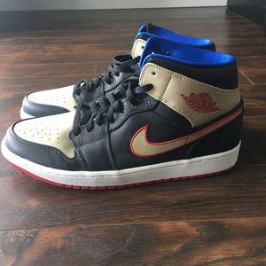 Air Jordan Mid ‘Black Gold Red’